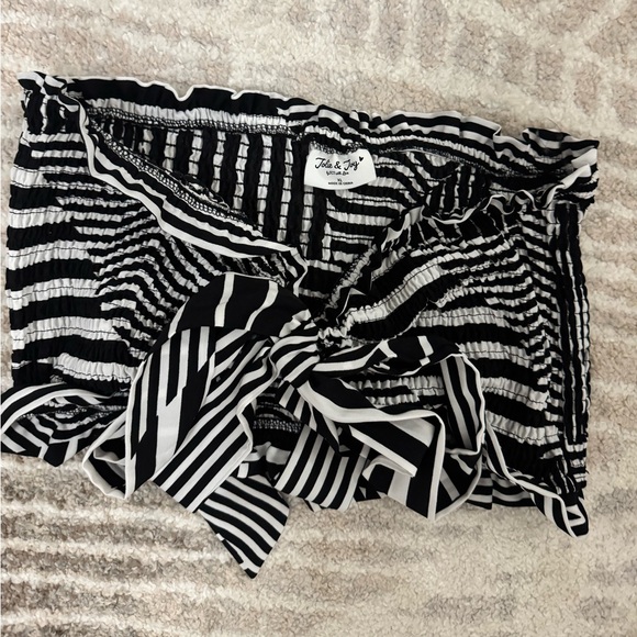 Black and White Striped Women top - Picture 3 of 7